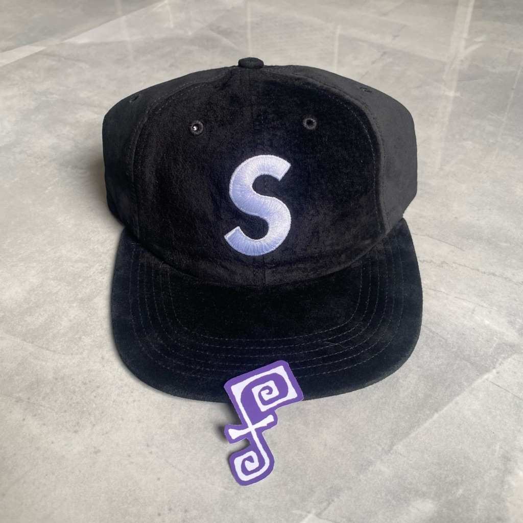 SUPREME S logo cap black suede