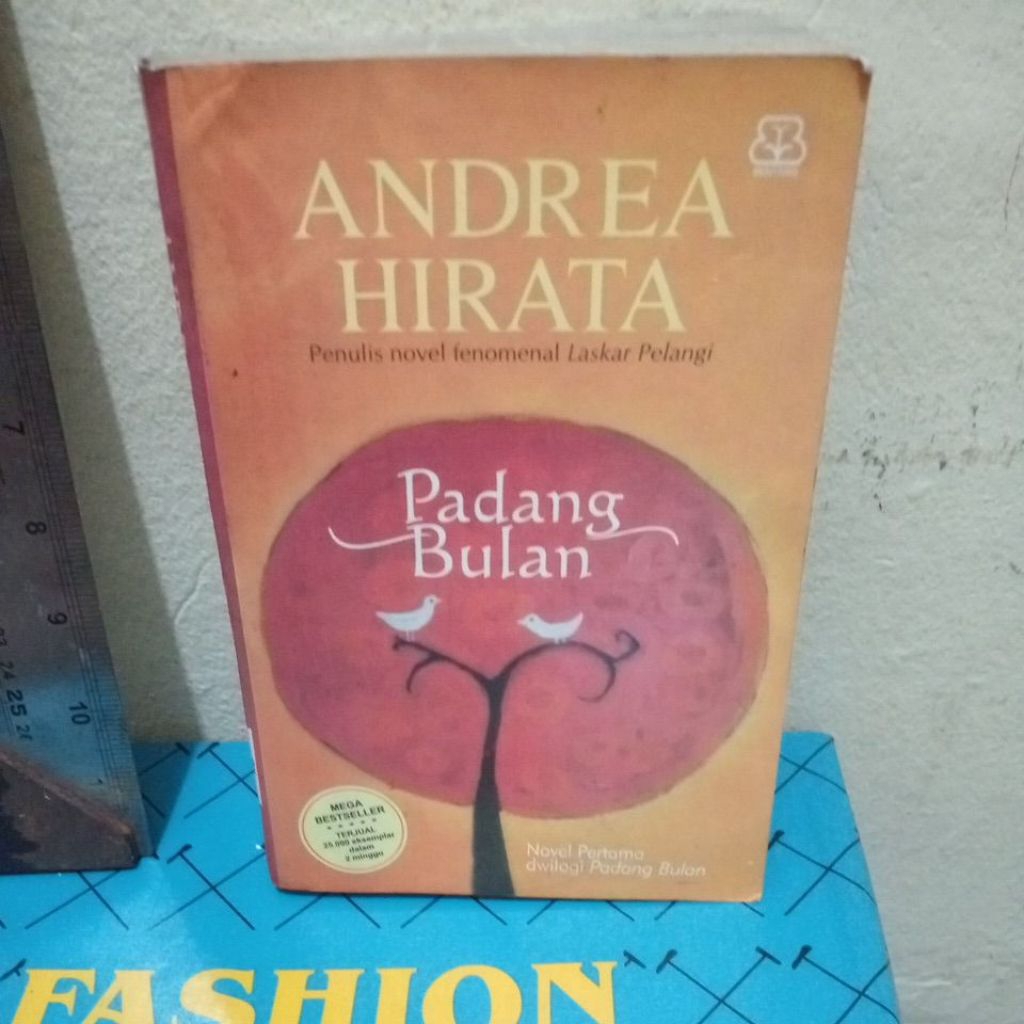 Buku Original,Andrea Hirata,Padang Bulan,Penulis novel fenomenal Laskar pelangi,