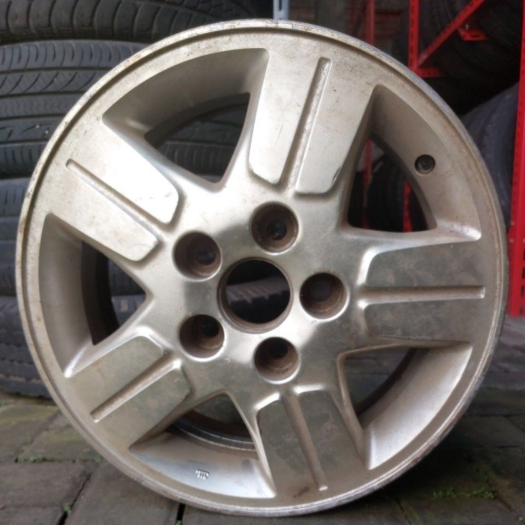 Velg Second Mobil Innova Ring 15 Lebar 6 PCD 5x114.3 ET 45 Bekas Copotan
