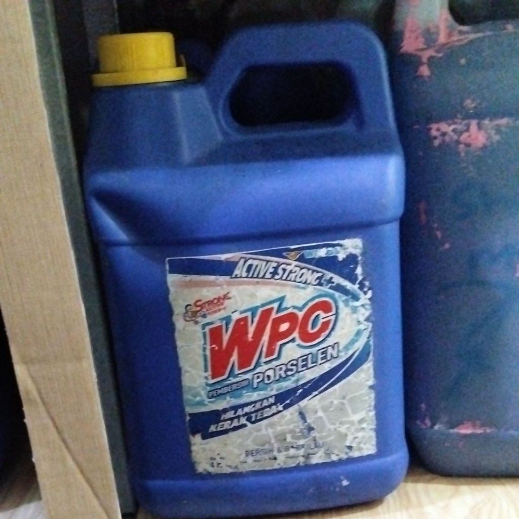 BARANG LELANG RIJEK KEMASAN WPC PEMBERSIH KERAK 4 L DERIGEN