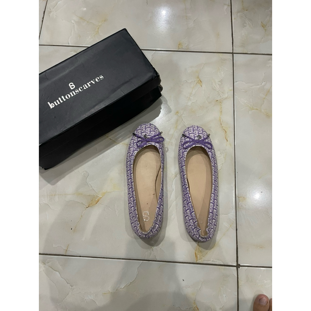 PRELOVED SHOES BUTTONSCARVES (HARGA NET)