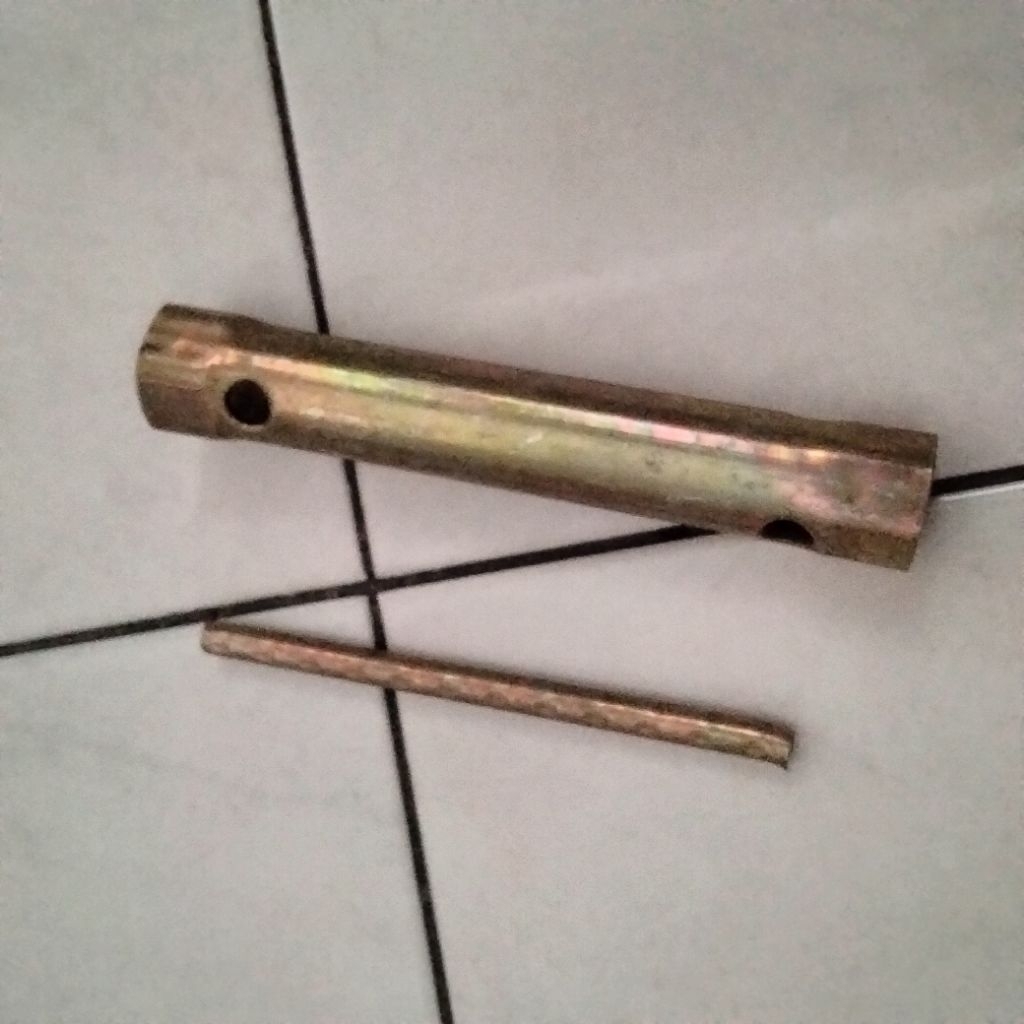 KUNCI BUSI MOTOR HONDA PANJANG (KUNING) Mega pro/ Honda  ,mobil,