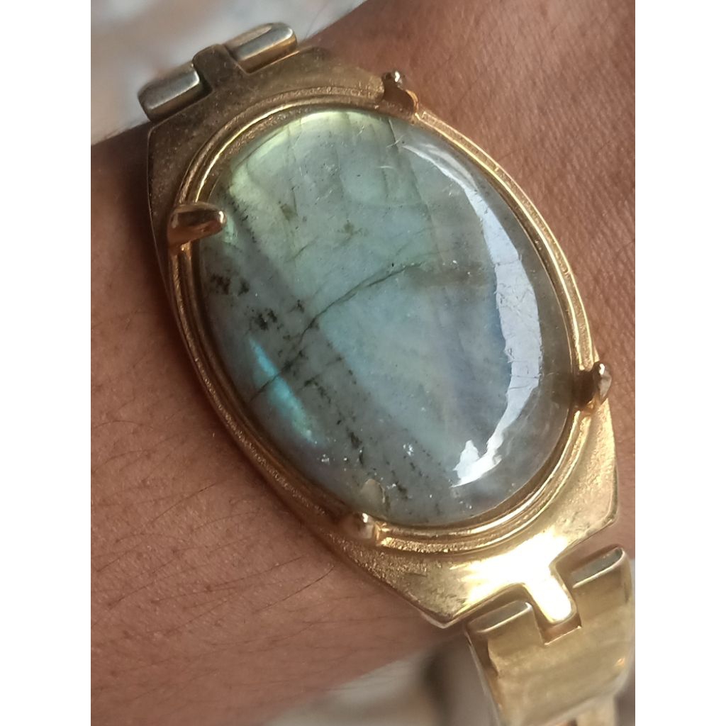 gelang batu Labrador