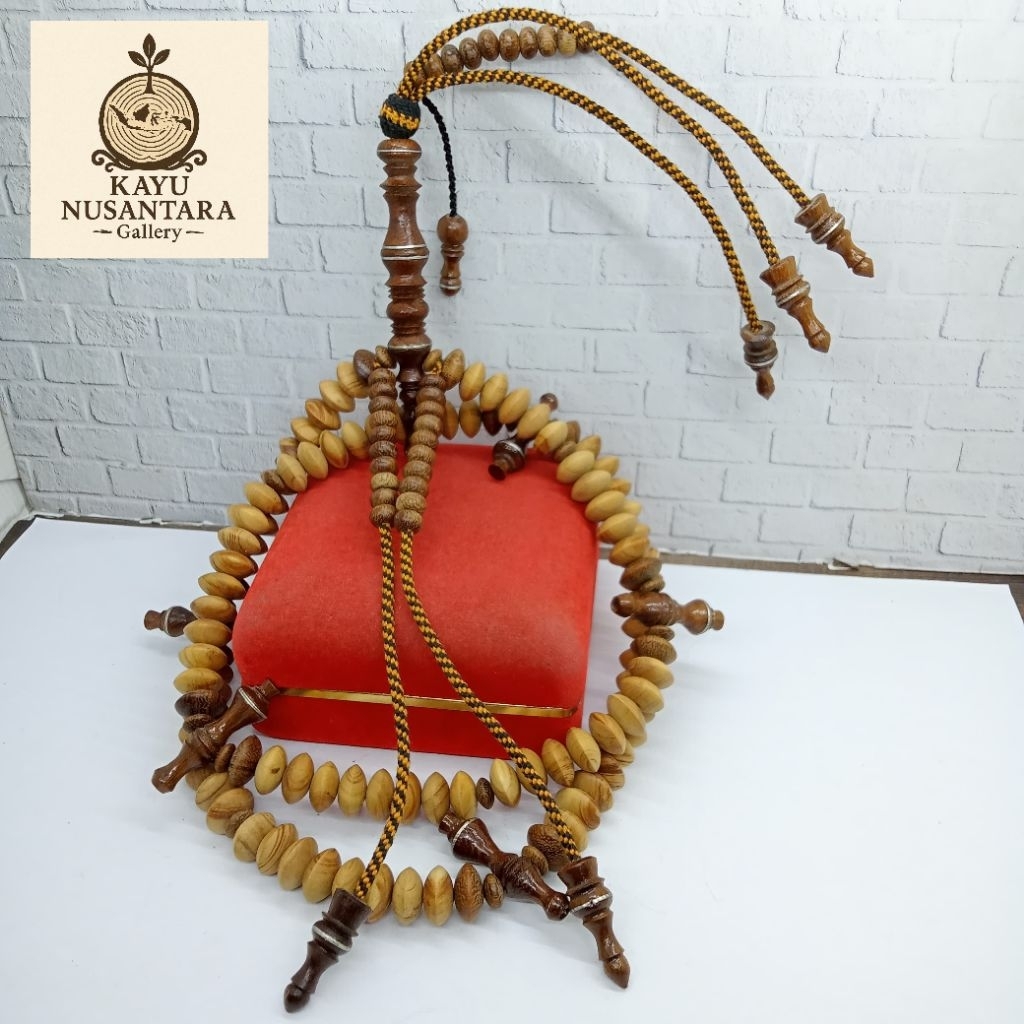 Tasbih tijani kayu Cendana kombinasi nogosari benang rajut Cs22