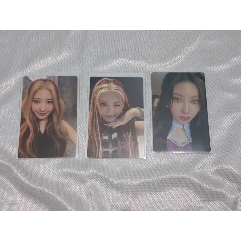 PURPLE KISS CHAEIN PHOTOCARD INTO VIOLET MEMEM