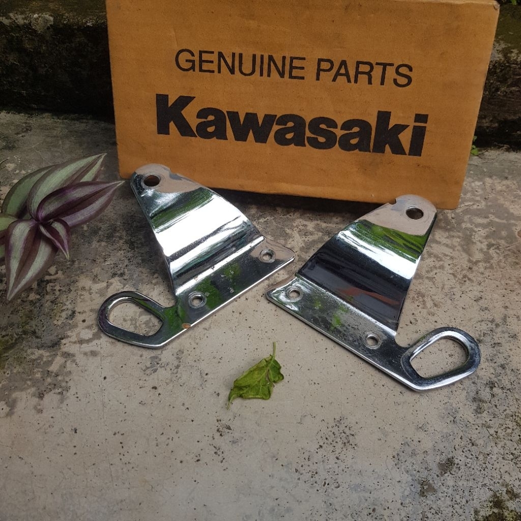 breket reflektor lampu Kawasaki Ninja SS original copotan