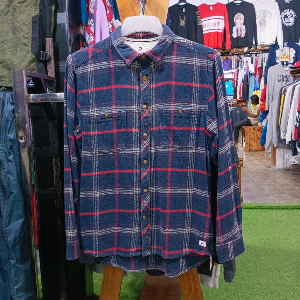 kemeja lengan panjang QUIKSILVER flanel size L casual bagus original