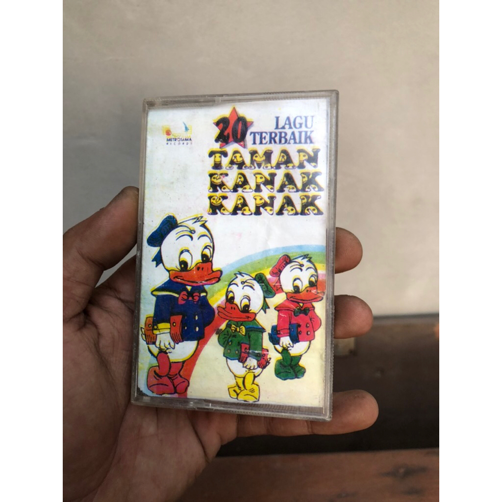 Kaset pita lawas lagu taman kanak kanak