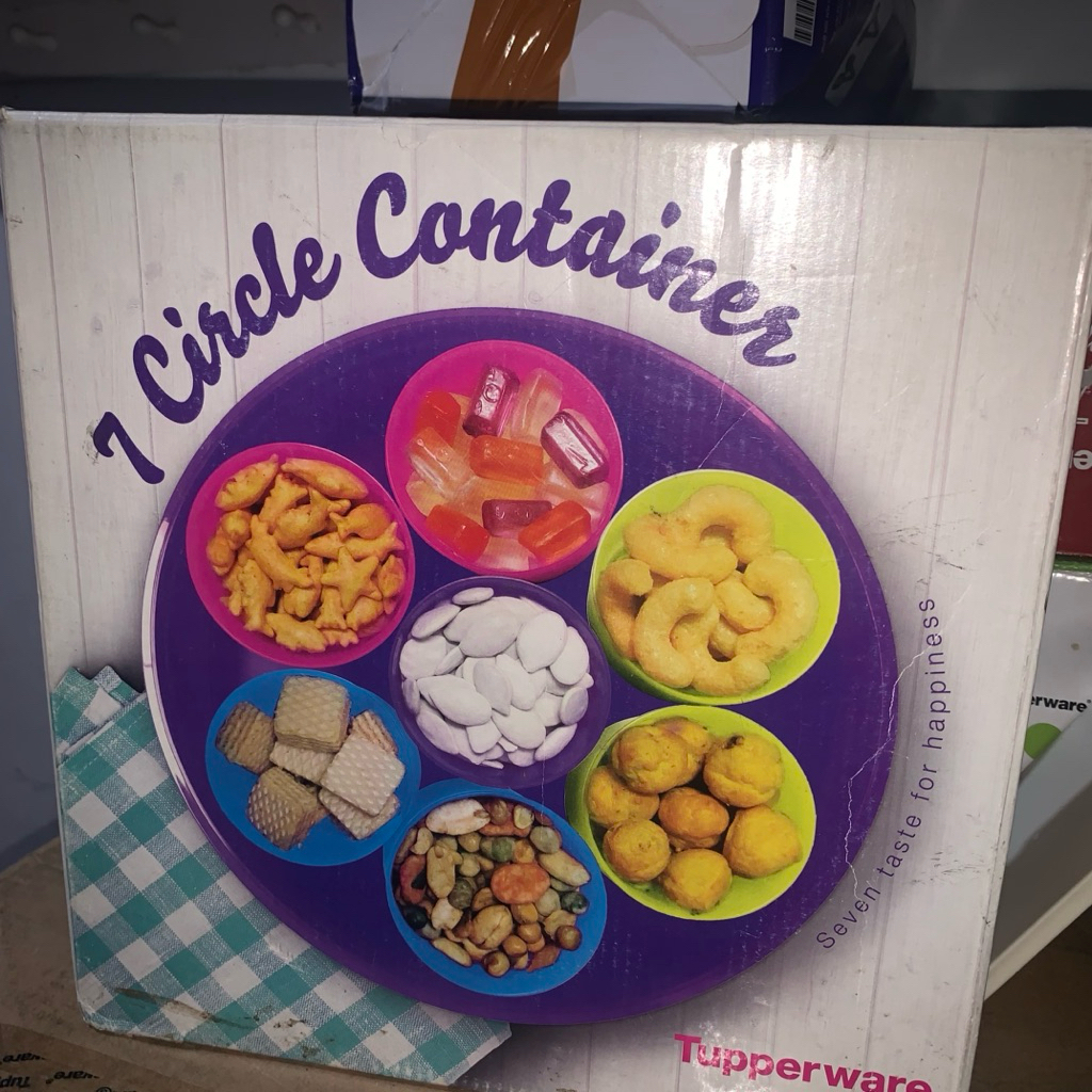 Tupperware 7 Circle Container