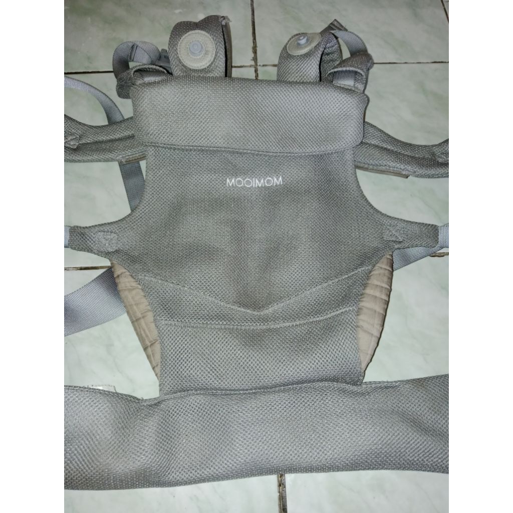 Preloved Mooimom gendongan bayi