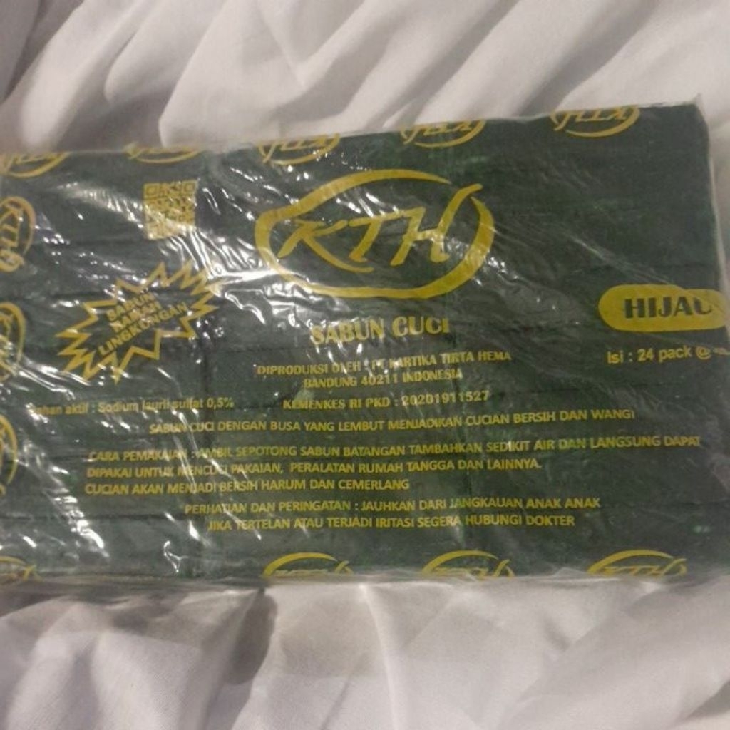sabun batang cap KTH HIJAU sabun cuci membersihkan dan mengangkat kotoran yang membandel 1bungkus is