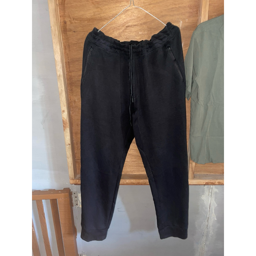 celana tech uniqlo