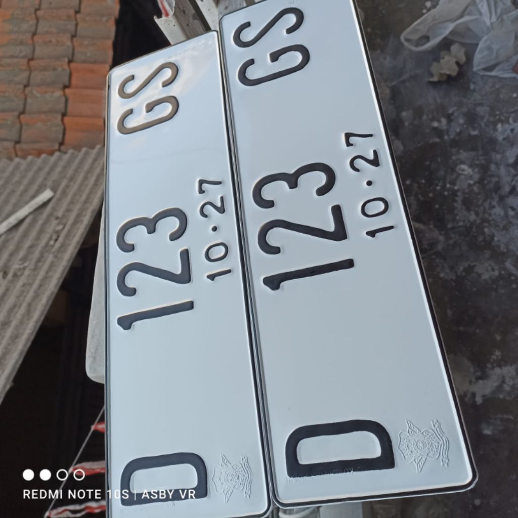 custom plat mobil standar ada logo,harga buat satuan(sebelah)