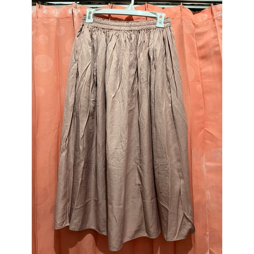 Rok megar satin silk Uniqlo