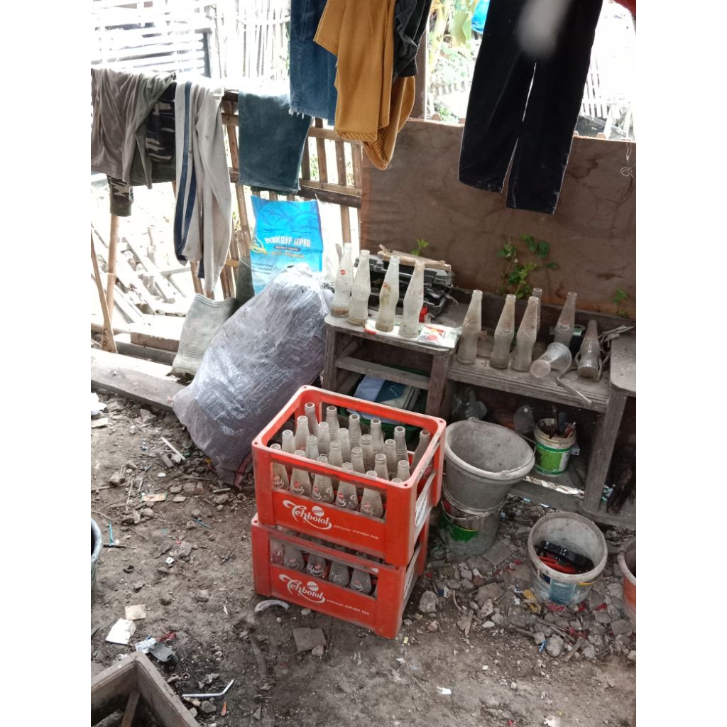 krat Coca-Cola 1 krat sosro 3