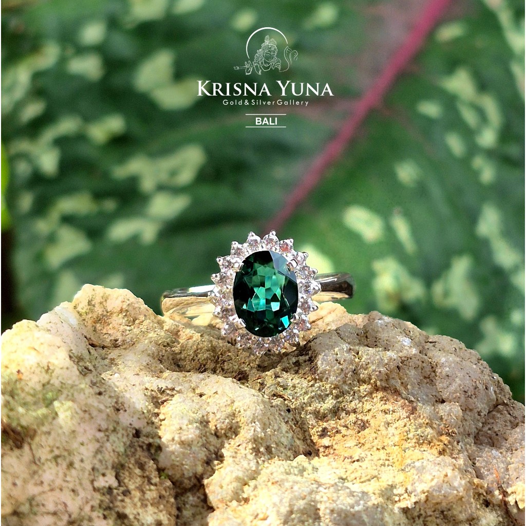 Natural Green Quartz & Cubic Zirconia SIlver Ring