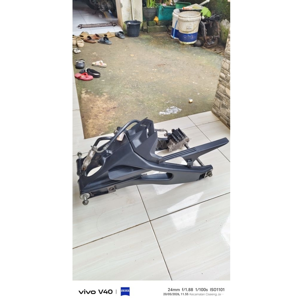 swing arm yamaha R15 V3 R15 V4 yamaha MT15 ataupun yamaha XSR155 original