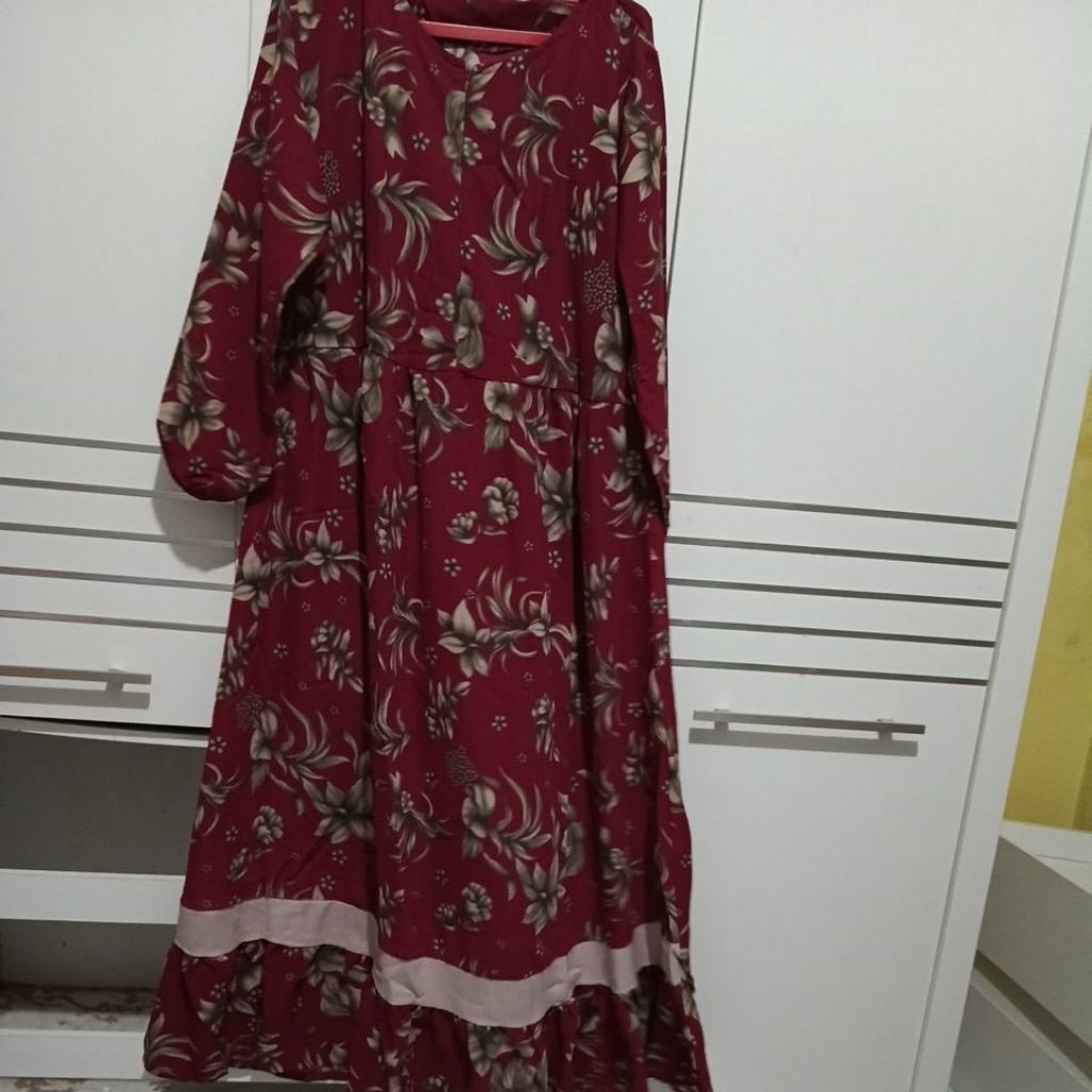 gamis marun