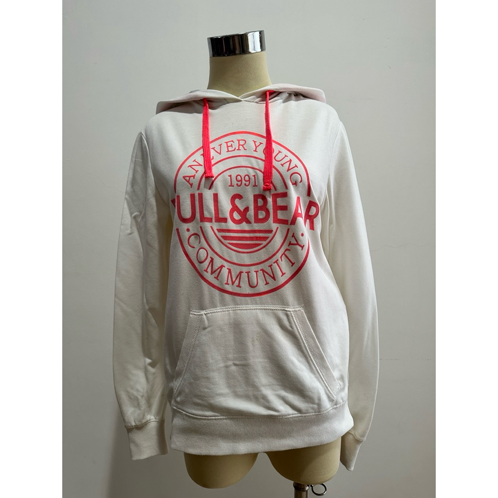 PRELOVED PULL&BEAR Women's Hoodie in White | Hoodie Wanita Warna Putih Pull&Bear