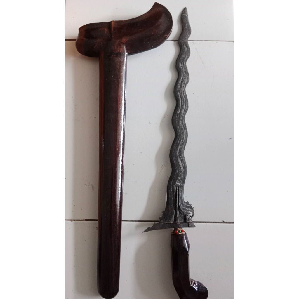 KERIS SENGKELAT