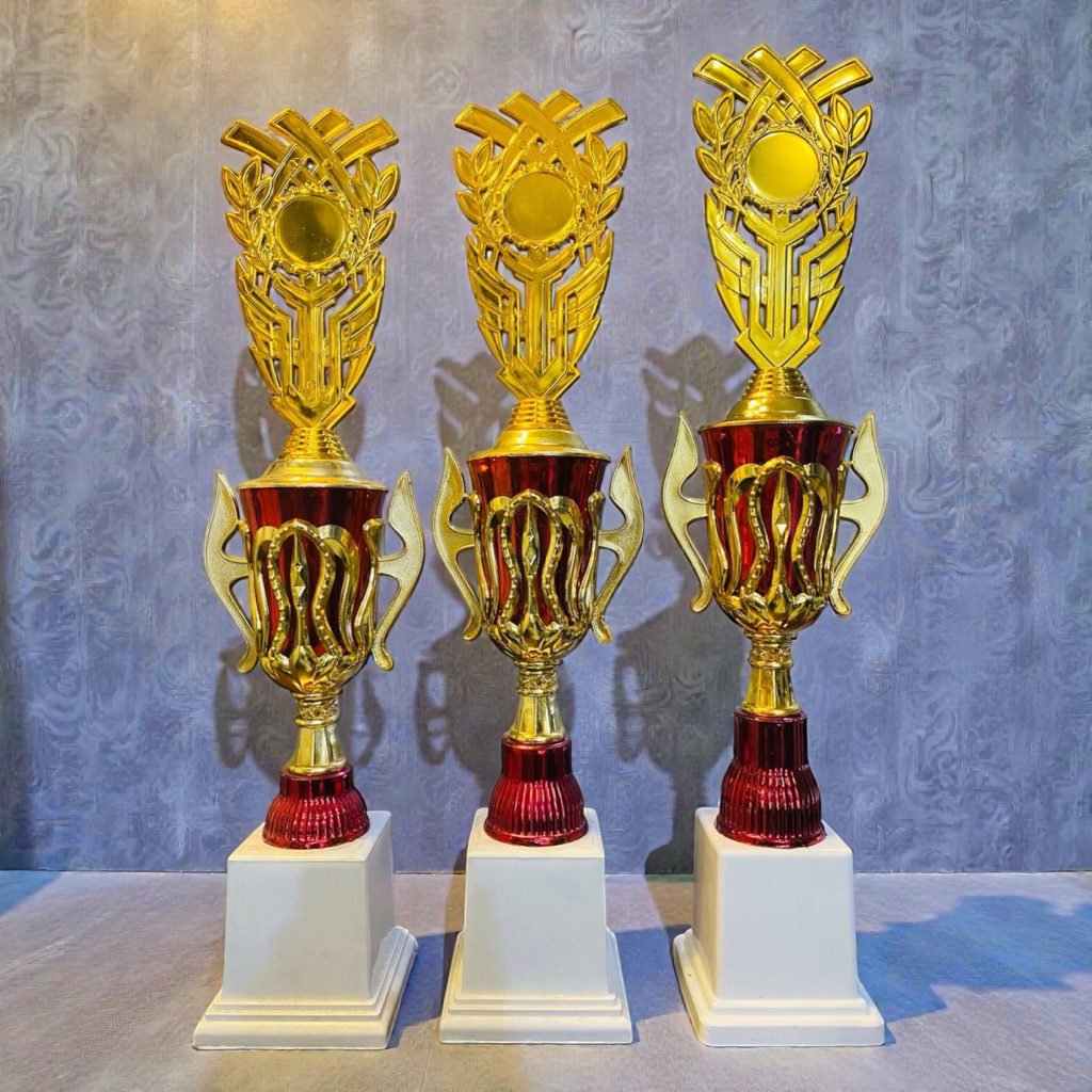 Piala Body Besar Piala Emas Merah
