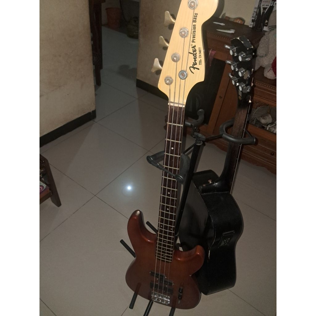 Gitar bass fender custom