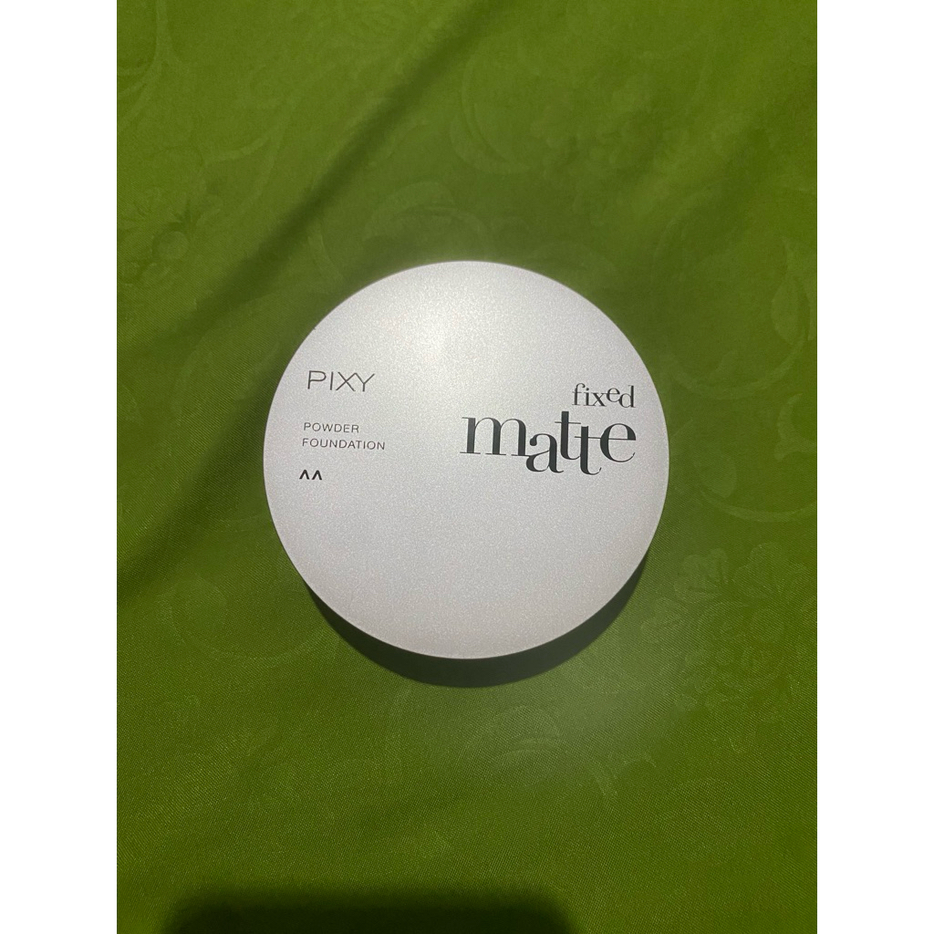 etalase kosmetik