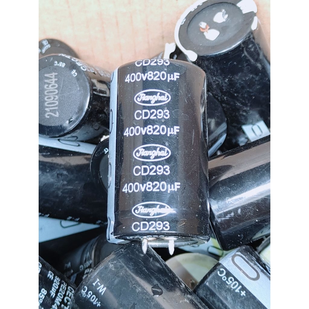 elco 400V 820UF 3,5CM
