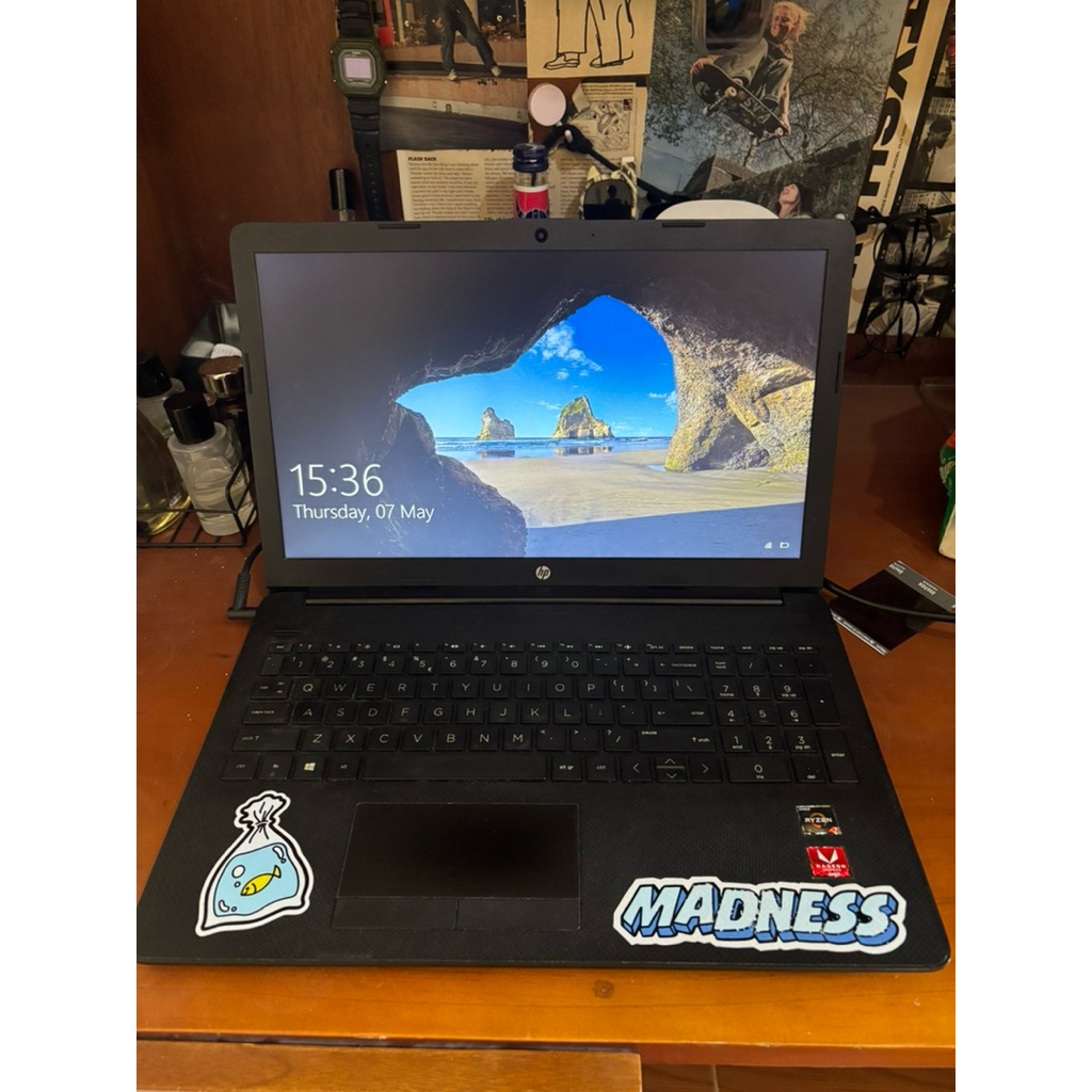 HP MODEL 15 - DB1200NY AMD RAYZEN 7 - 3700U