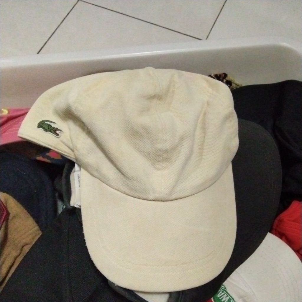 Topi Lacoste