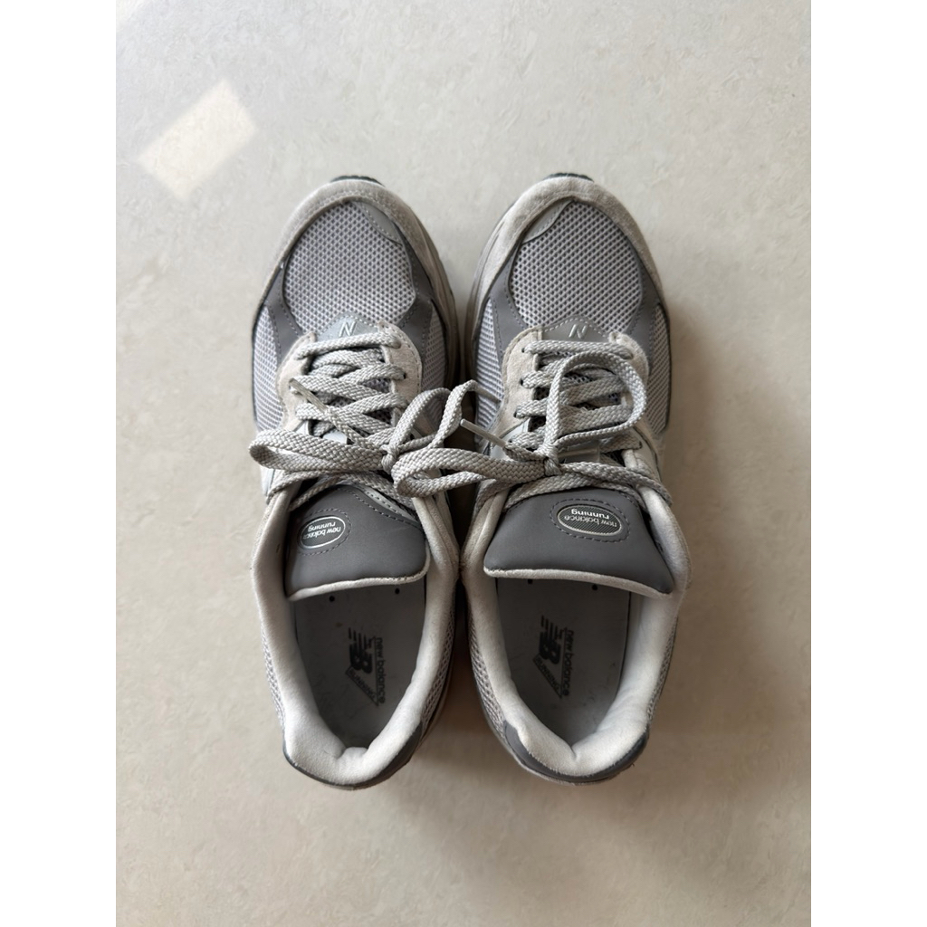 NB 2002R Light Grey