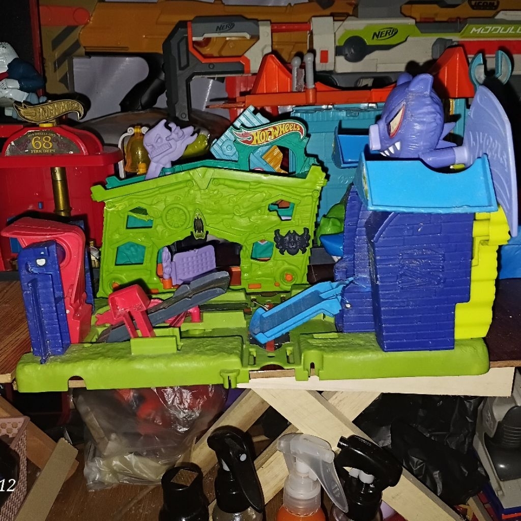 Hot Wheels City Bat Manor Attack Playset (PL)