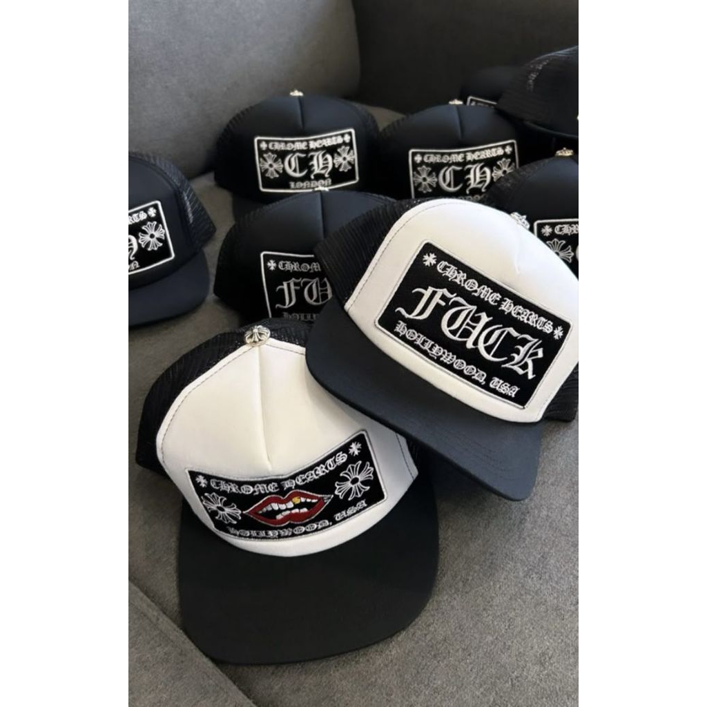 TOPI TRUCKER HAT CHROME HEARTS