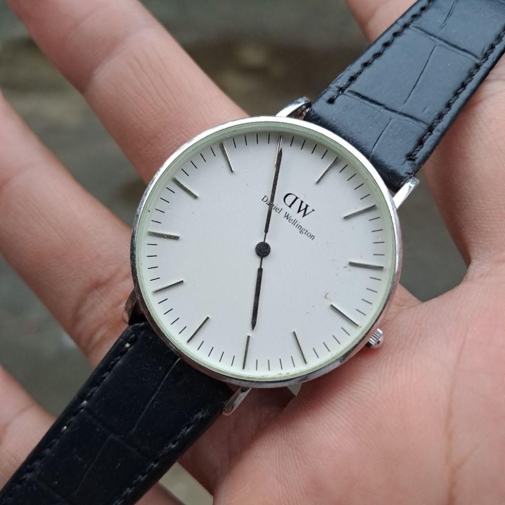 Jam ori merk Dw