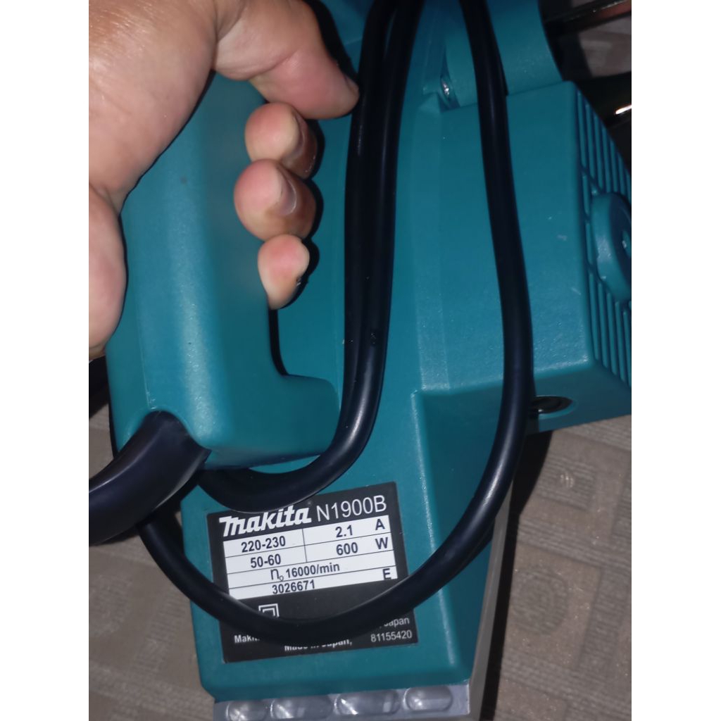 Mesin serut kayu Makita N1900B