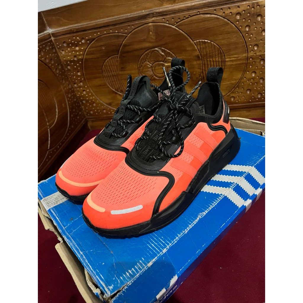 sepatu preloved Adidas NMD V3 original UK 43 1/3