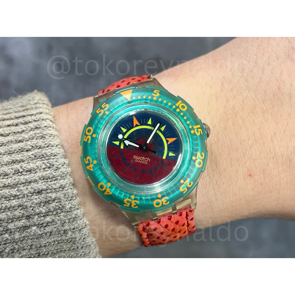 JAM TANGAN VINTAGE 1993's SWATCH SCUBA 200 "TIPPING COMPAS" CLEAR CASE GREEN PINK DIAL LX2388