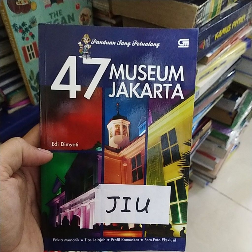 buku panduan sang petualang 47 museum Jakarta original