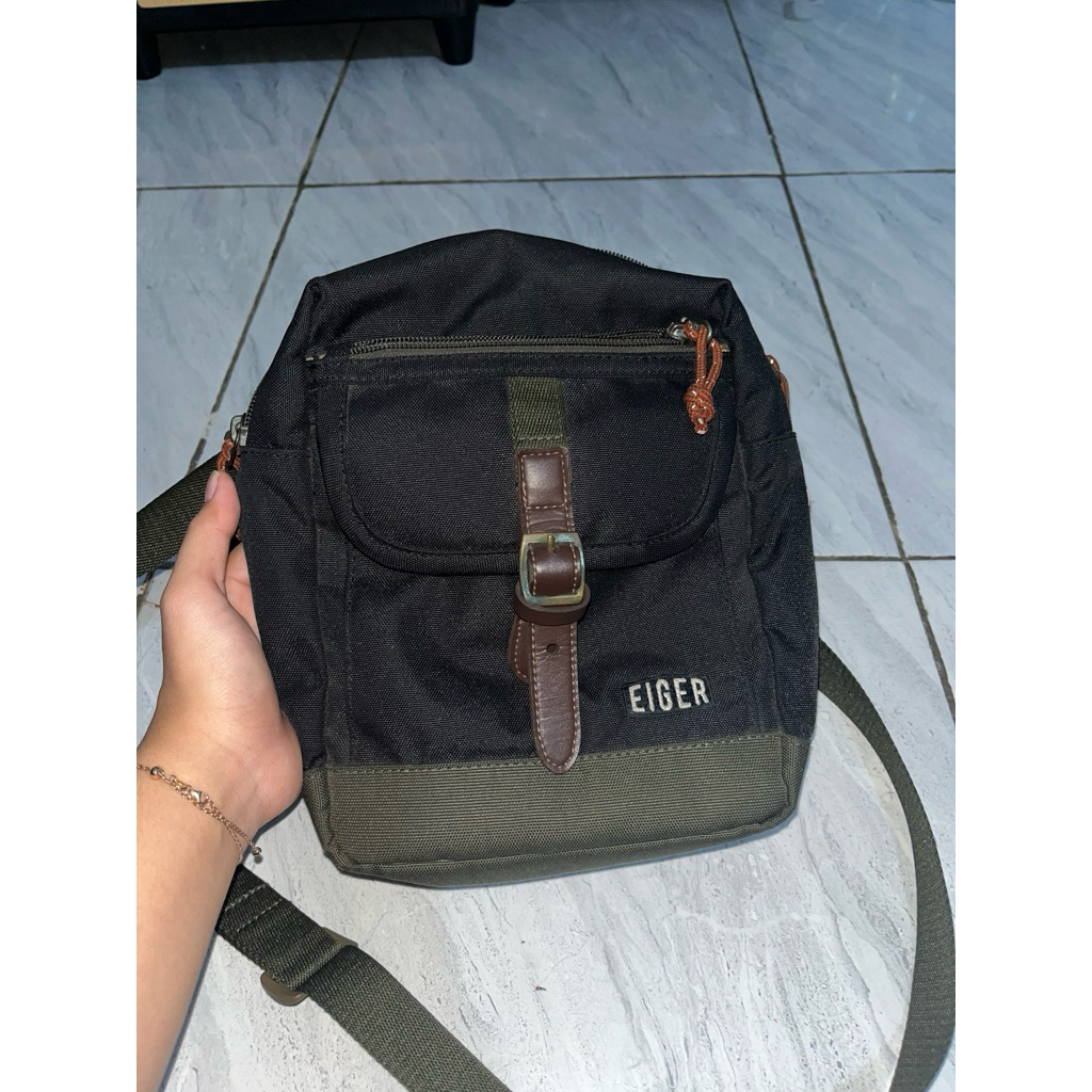 Preloved tas slempang eiger pria