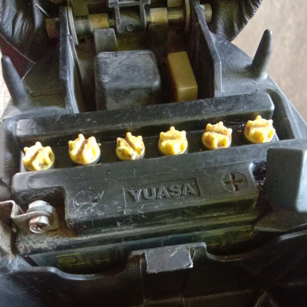 Aki Basah YUASA YB5L-B BEKAS