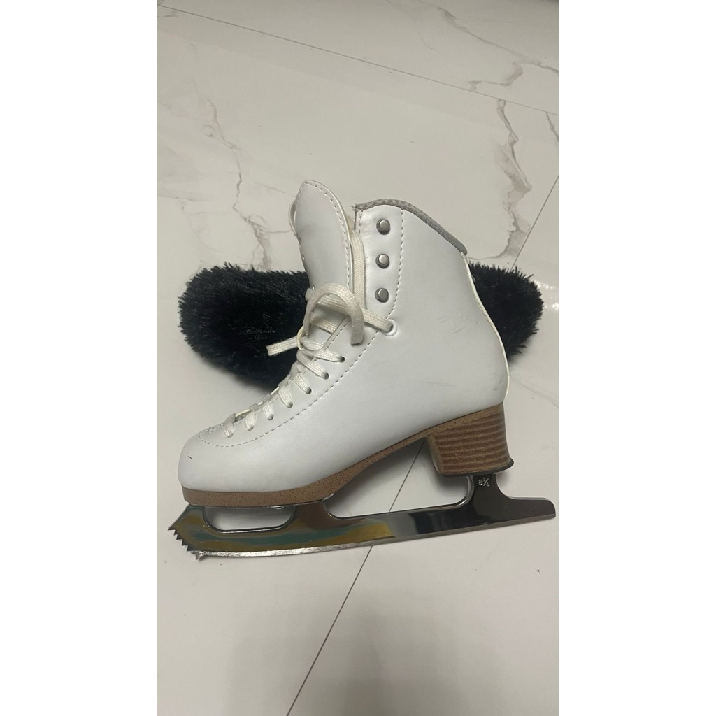 Preloved Sepatu Ice Skating Jackson Freestyle 2.5 W / EUR 32.5/ 21.5 cm