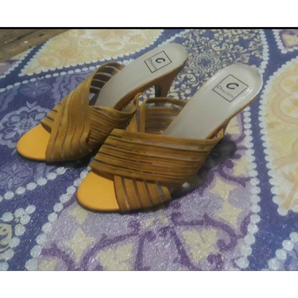 Sandal heels 10cm warna kuning mustard