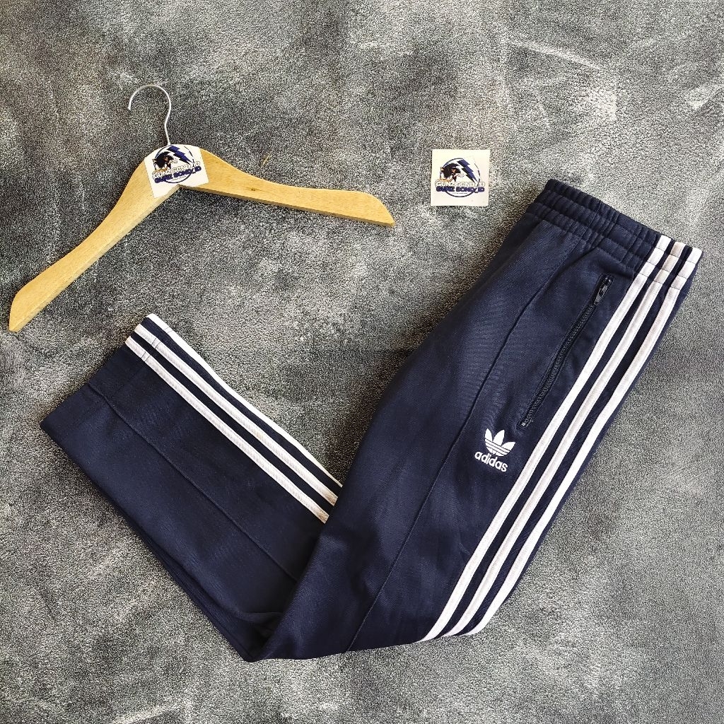 trackpants adidas Europe navy