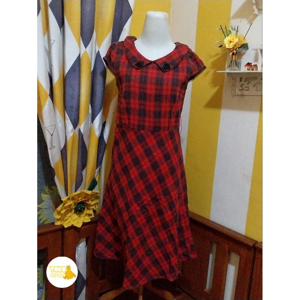 dress kotak kotak merah