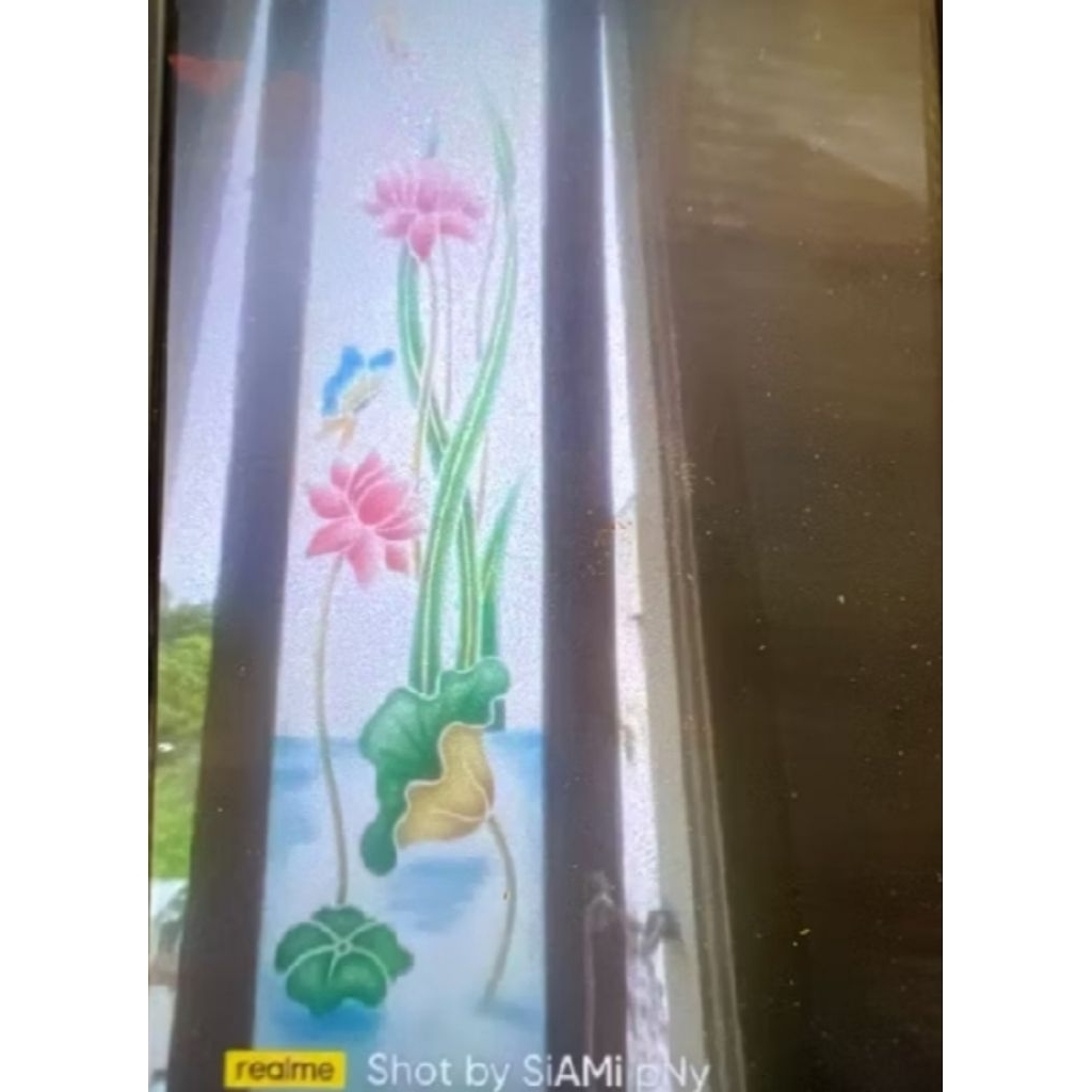 Jendela kaca hias dan ukuran kusen mengikuti