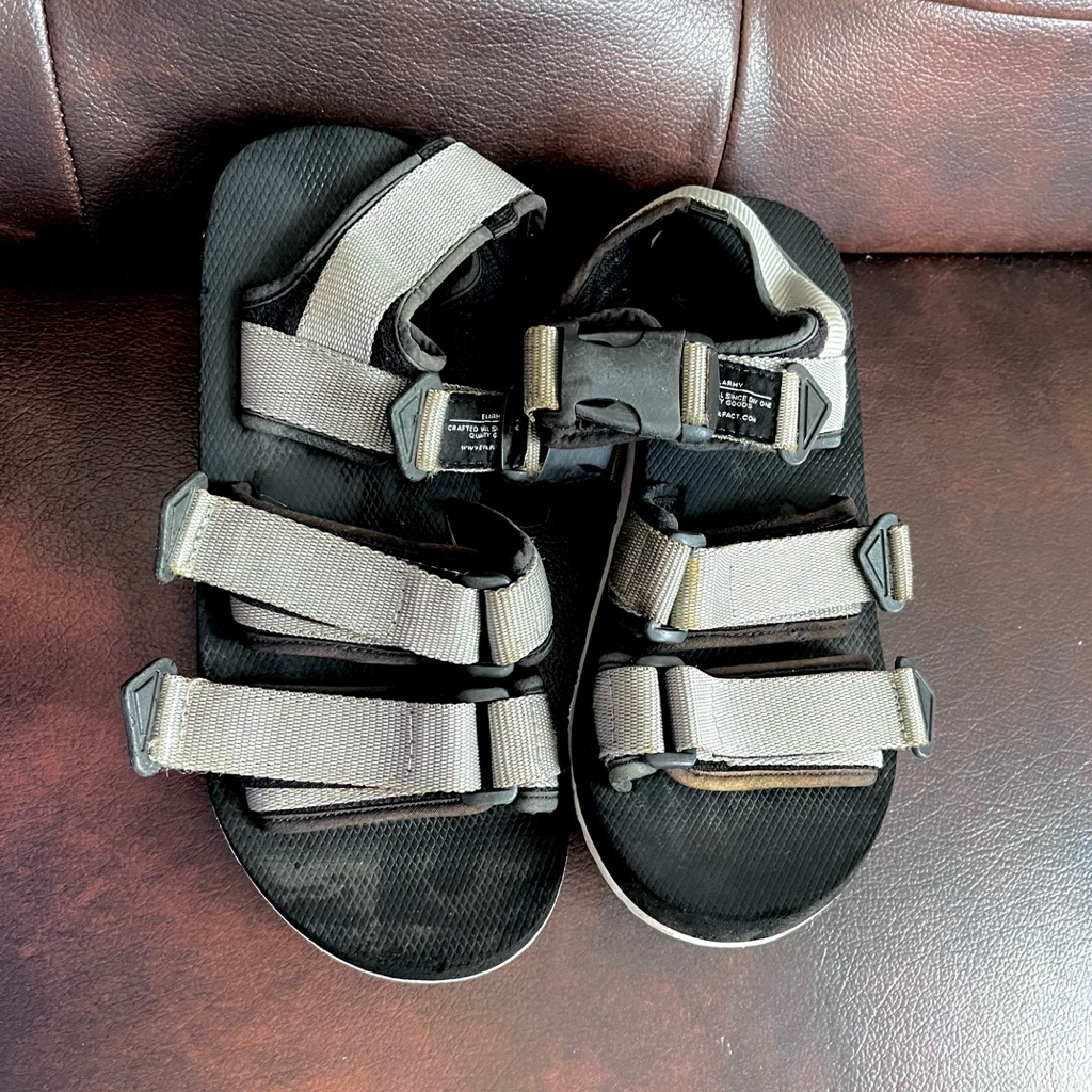 Sandal pria sandal gunung preloved