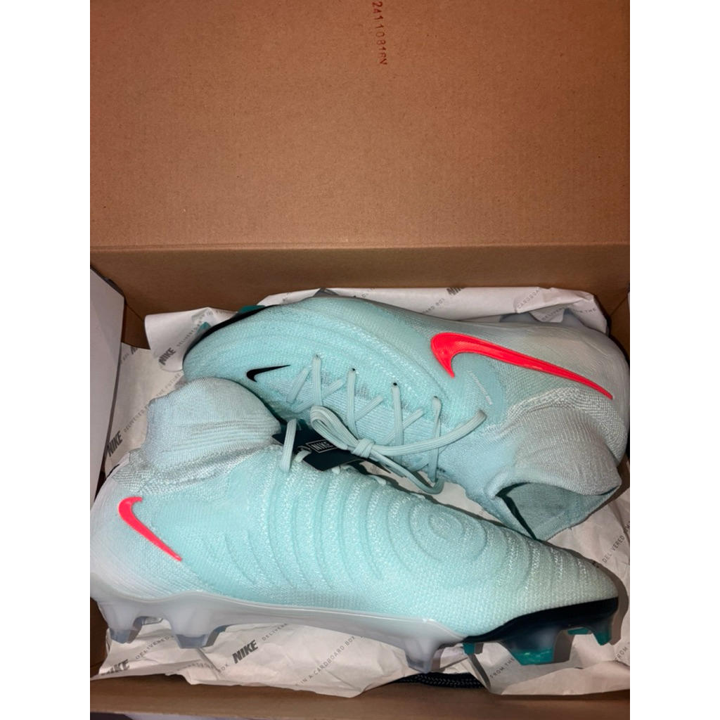 BNIB Nike Phantom Luna II Elite