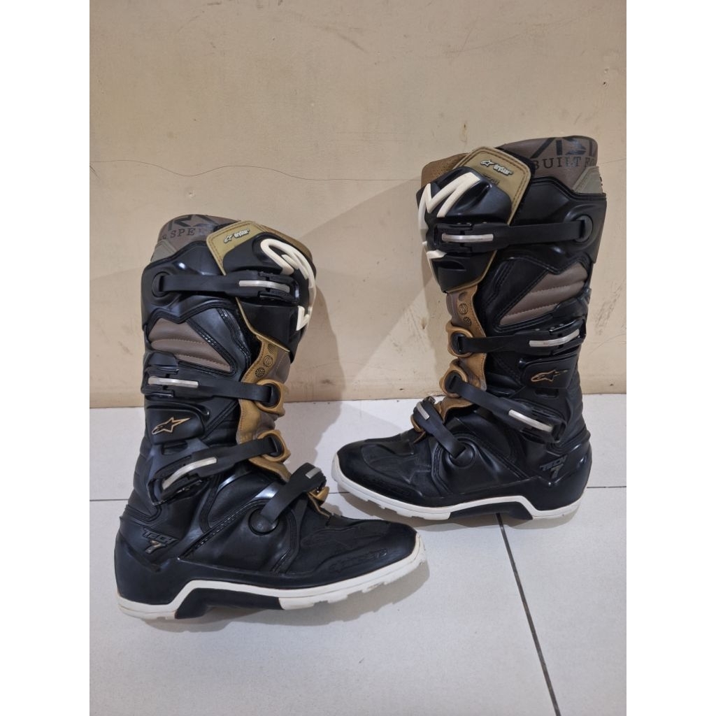 SEPATU SECOND SEPATU TRABAS SECOND TECH 7 KONDISI BAIK size 42