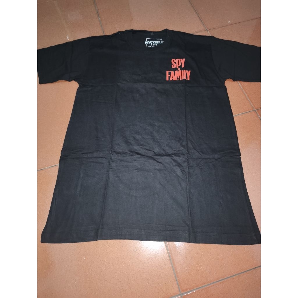 Preloved Kaos T-shirt Anime Spy x Family USOTSUKI Hitam Size L fit to XL