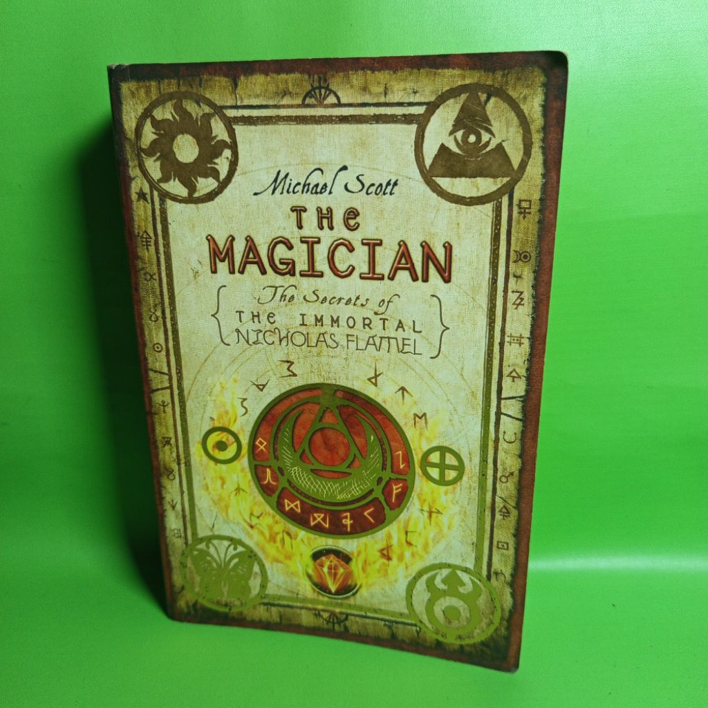 The Magician: The Secrets of the Immortal Nicholas Flamel - Michael Scott